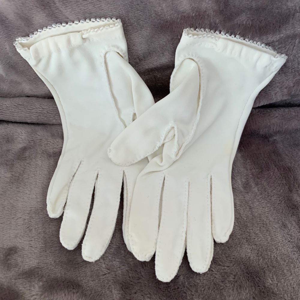 Vintage 1950s Girls Ivory Gloves